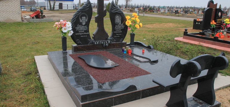 Памятник из гранита – символ вечной памяти о умершем человеке